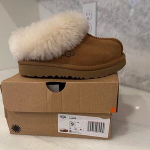 UGG Kids 9 chestnut Moraene Suede Slippers Footwear w/ box